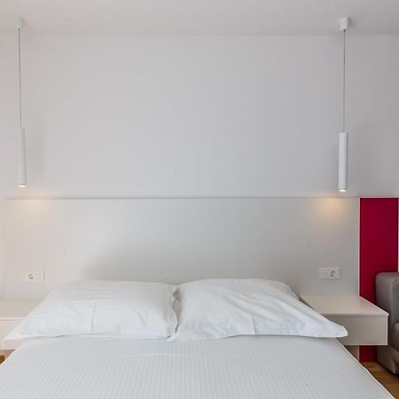 Gujinovic Apartment Tucepi Bagian luar foto